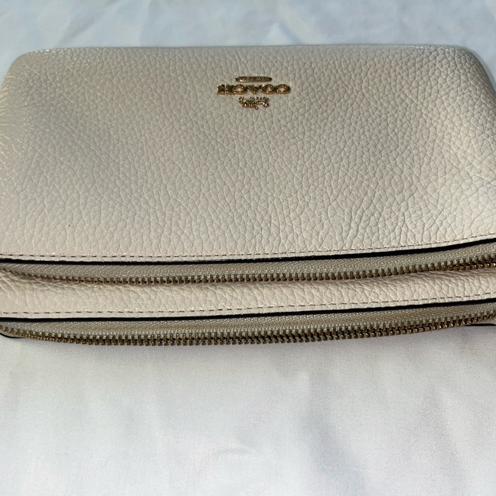 Coach Cream Leather Wristlet - Double Zipper - Picture 4 of 7
